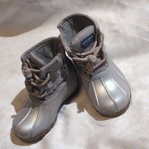 Sperry Kids Pearlized Silver Rain Duck Boots